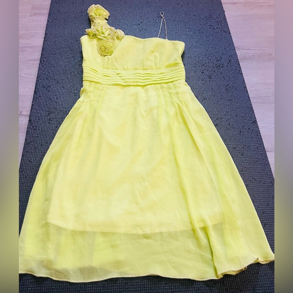 Sexy off shower with floral one shoulder and crystal string on the other. XS-S - Picture 3 of 11